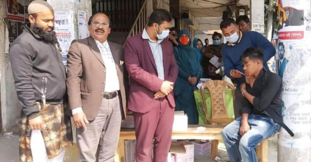 ডোমারে পুরোদমে চলছে টিকাদান কার্যক্রম, শতভাগ টিকার আওতায় আনার চেষ্টা