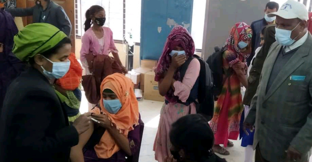 ডোমারে প্রতিনিয়ত ফাইজার ও বুস্টার টিকাদান কার্যক্রম চলছে