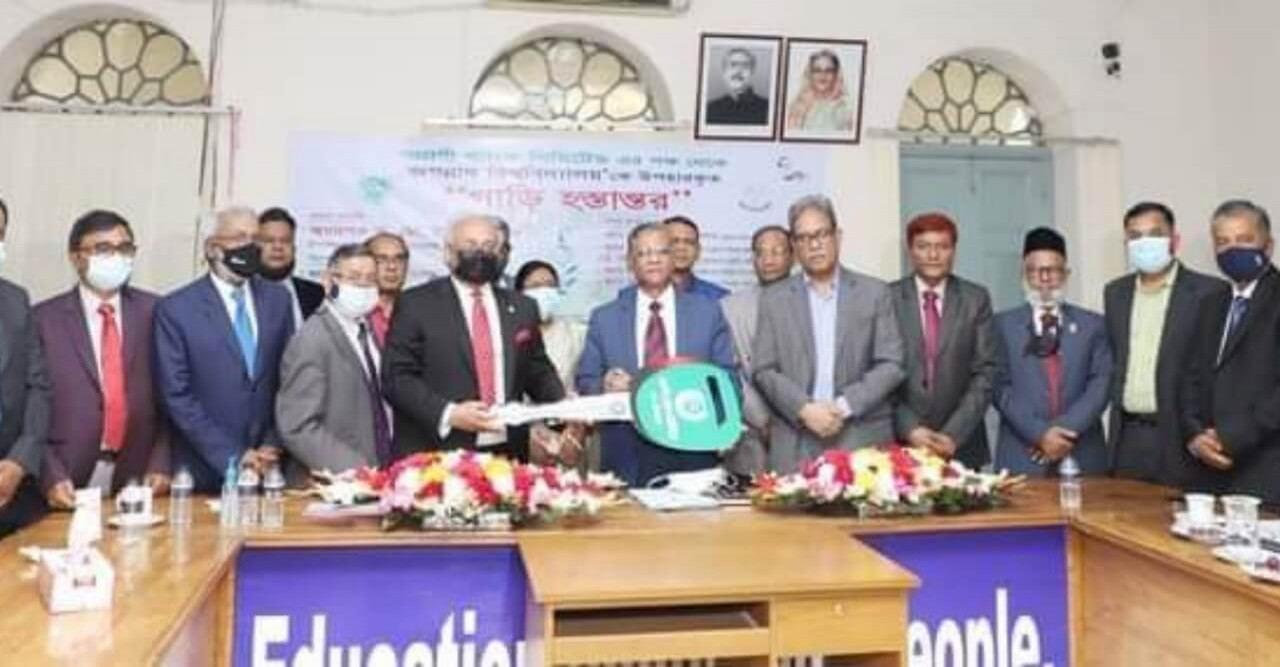 অগ্রণী ব্যাংক লিমিটেডের পক্ষ থেকে গাড়ি উপহার পেল জগন্নাথ বিশ্ববিদ্যালয়