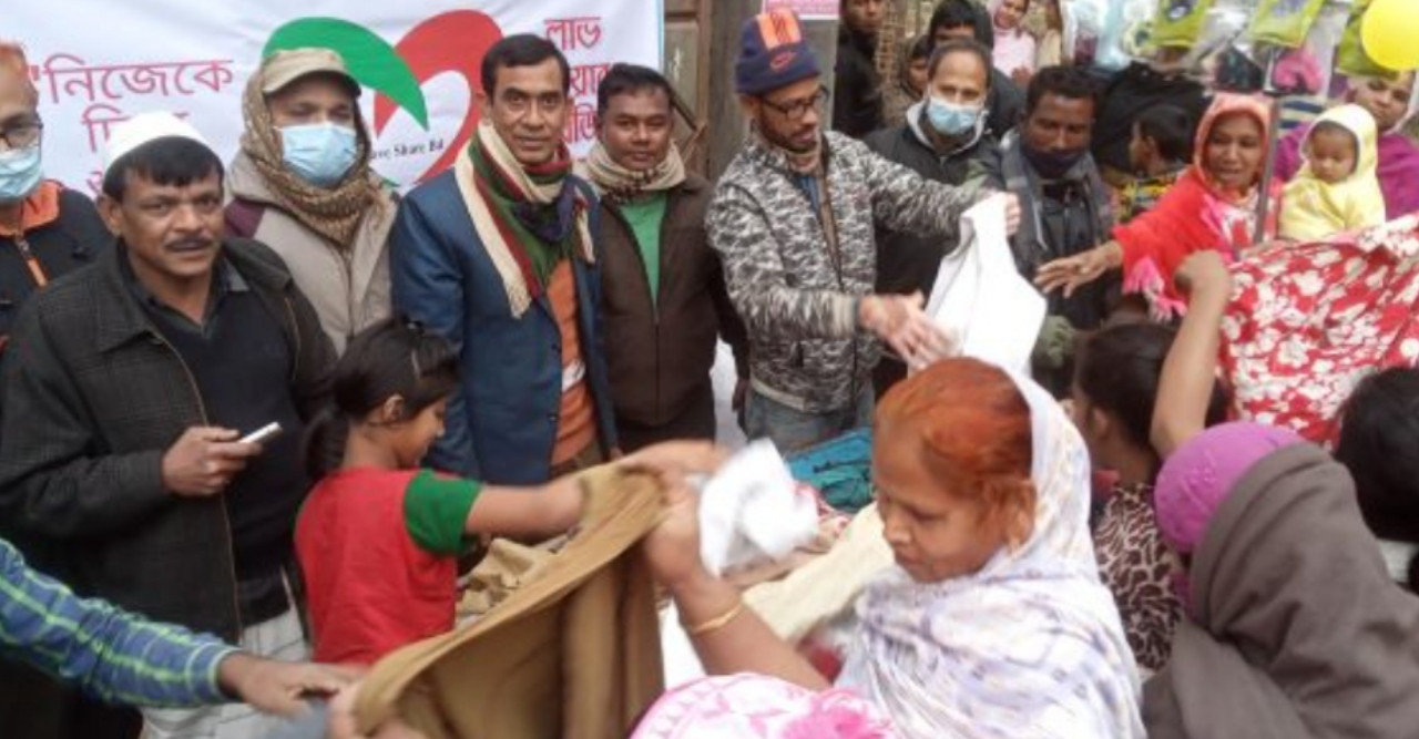 ডোমারে ‘লাভ শেয়ার বিডি’ এর উদ্যোগে শীতবস্ত্র বিতরণ
