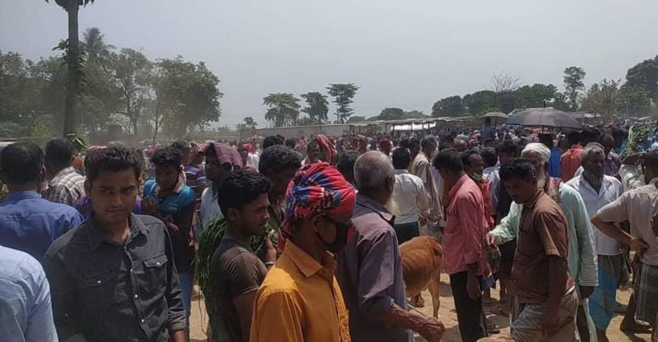 রাণীশংকৈলে বিধিনিষেধ মানছেন না কেউ, মাস্ক ছাড়াই অবাধ চলাচল!