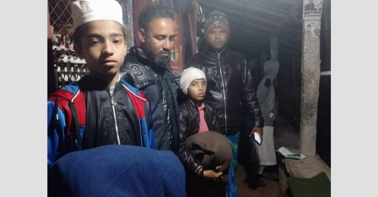 কৈখালীতে রাতের অন্ধকারে এতিমখানায় কম্বল বিতরণ