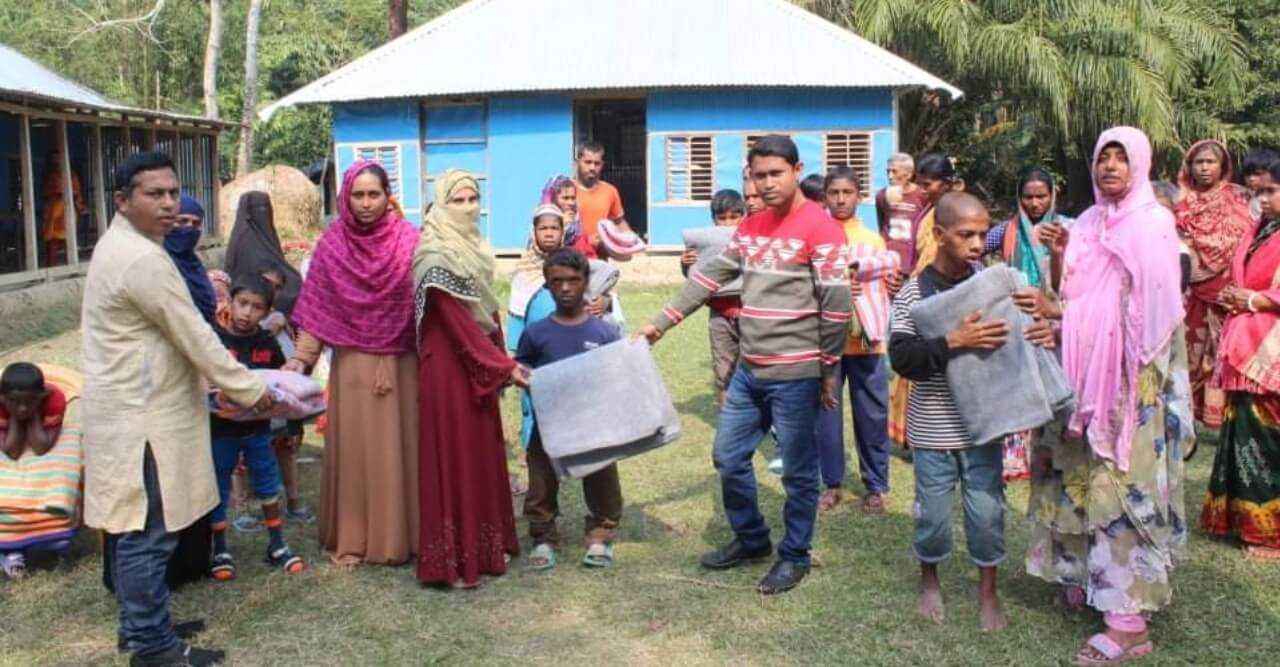 হাড়িদাহ রুপা চৌধূরী প্রতিবন্ধী বিদ্যালয়ের শিক্ষার্থীদের মাঝে কম্বল বিতরণ