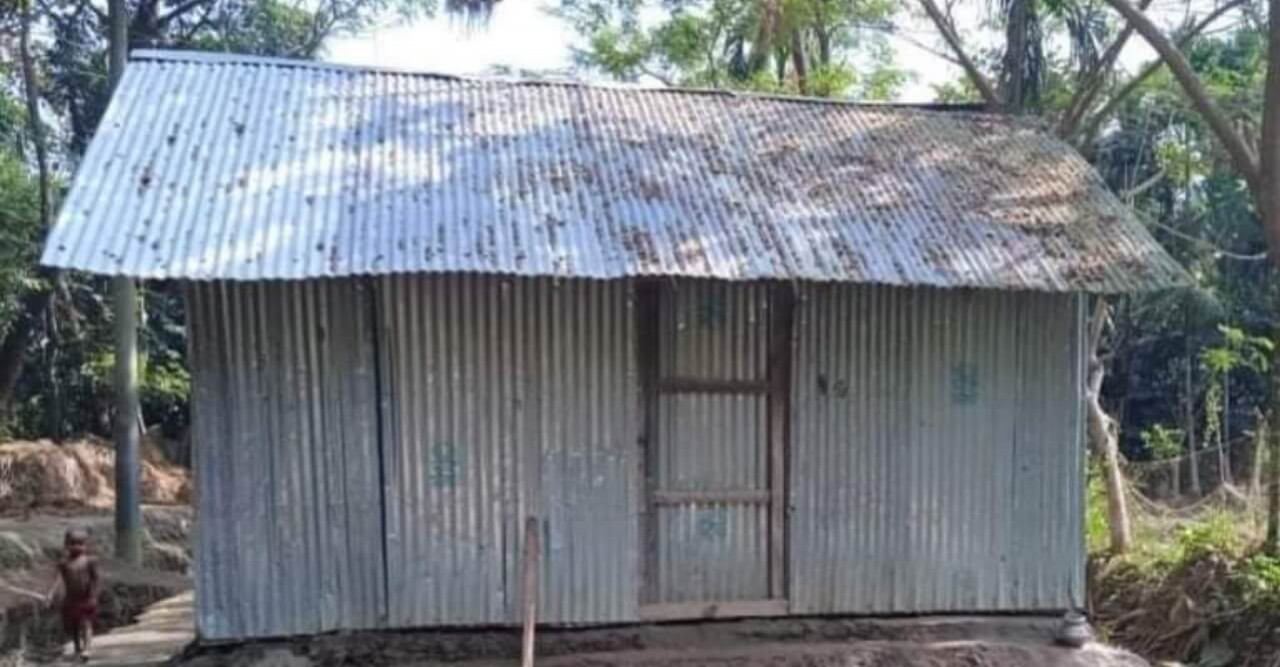 দক্ষিণ আইচায় অন্যের জমি দখলের পায়তারা