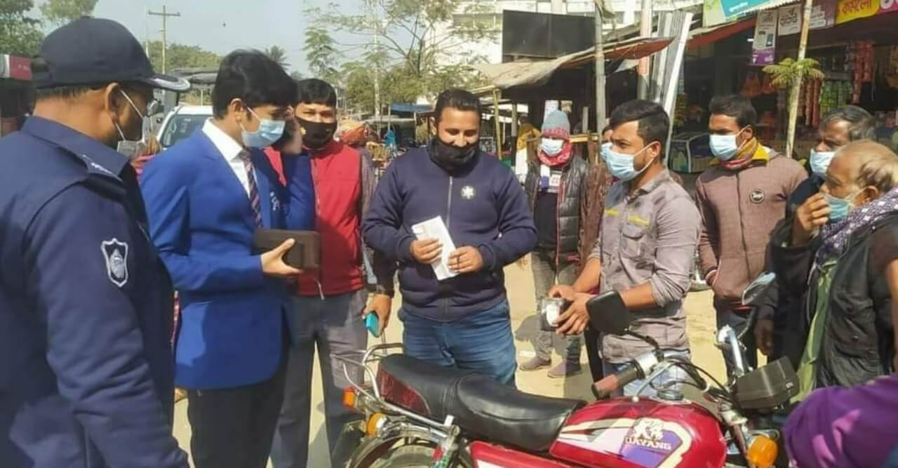 রাণীশংকৈলে স্বাস্থ্যবিধি মানতে ভ্রাম্যমান আদালতে জরিমানা
