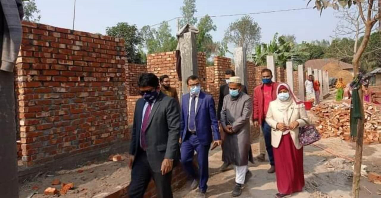 শেরপুরে আশ্রয়ণ প্রকল্পের তৃতীয় পর্যায়ের ঘর নির্মাণ কাজ পরিদর্শন