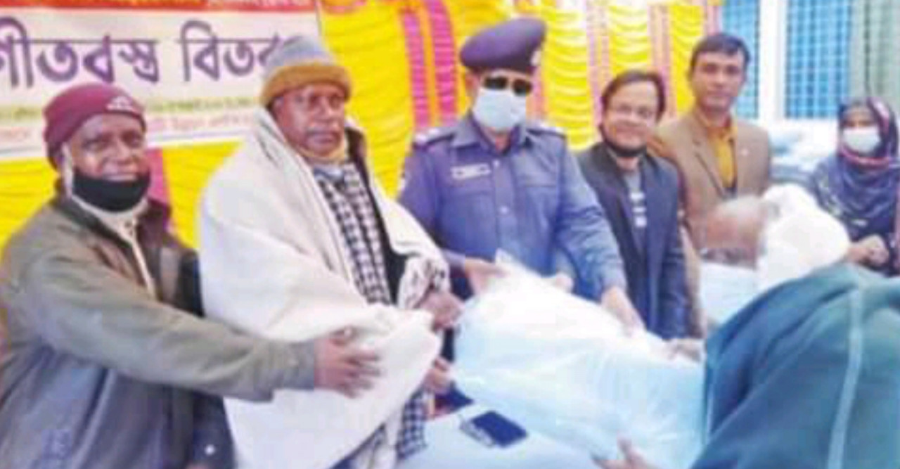 চিলাহাটিতে প্রশিকা মানবিক উন্নয়ন কেন্দ্রের শীতবস্ত্র বিতরণ