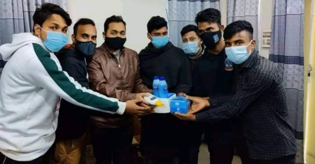 ঢাবির মুক্তিযোদ্ধা হল ছাত্রলীগের উদ্যোগে করোনা সুরক্ষা সামগ্রী বিতরণ