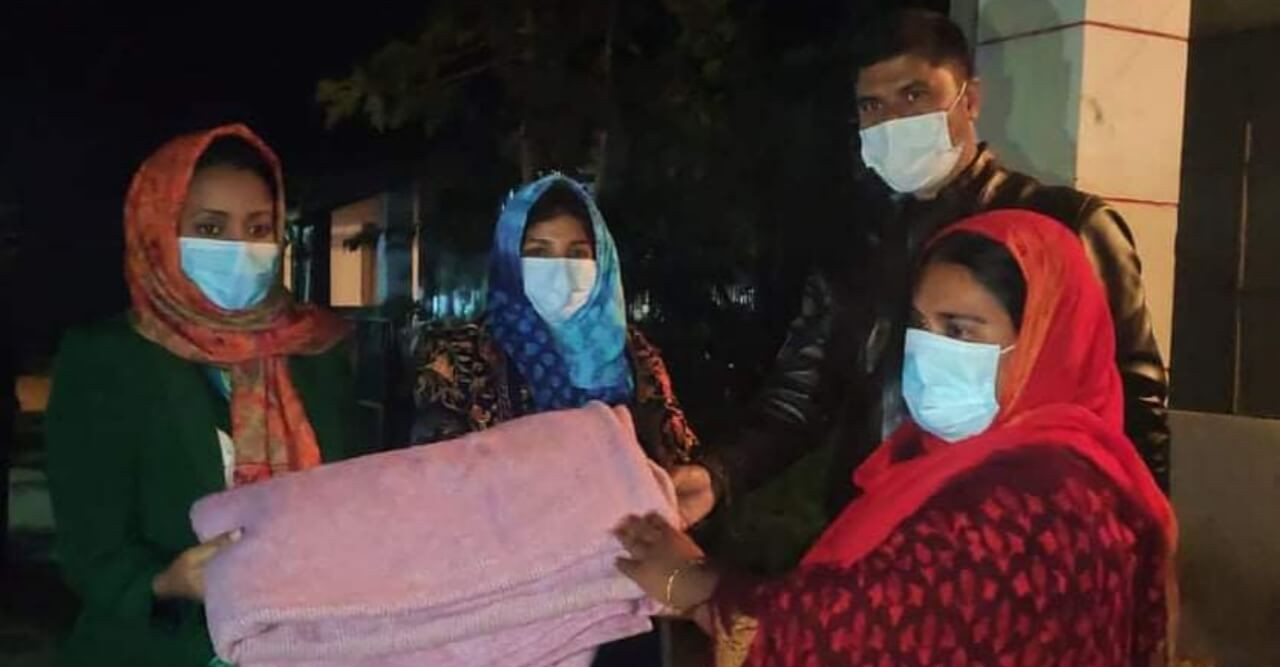 পলাশের আশ্রয়ন প্রকল্পে উপজেলা প্রশাসনের কম্বল বিতরণ