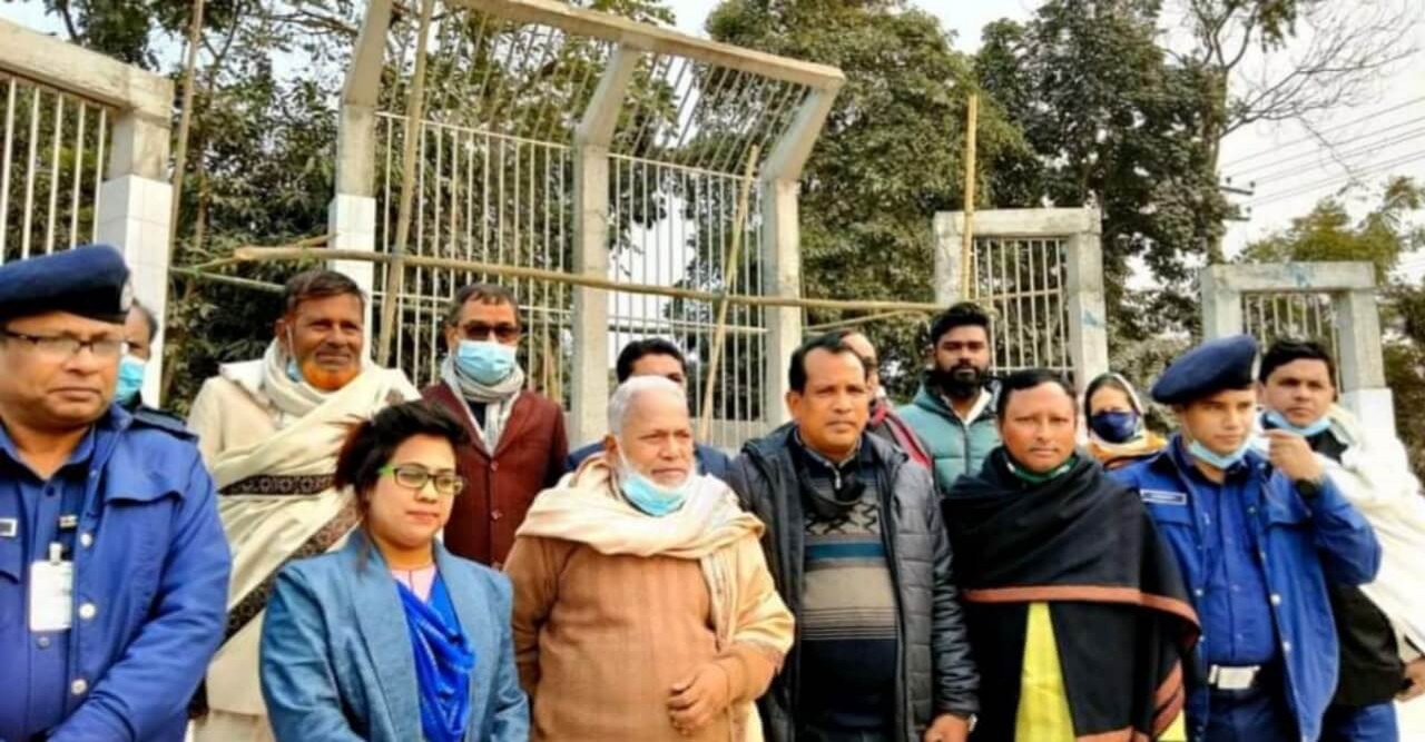 ডোমারে নির্মাণাধীন কেন্দ্রীয় শহীদ মিনার পরিদর্শনে সাংসদ