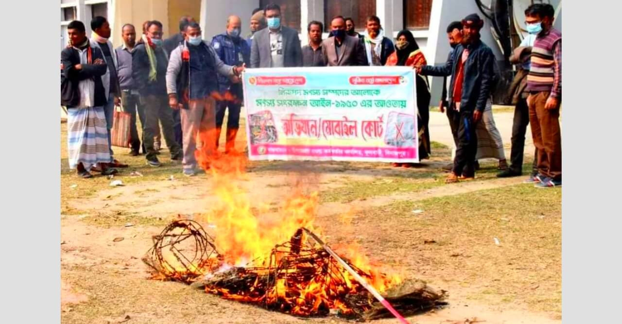 ফুলবাড়ীতে নিষিদ্ধ চায়না দুয়ারী জাল জব্দ