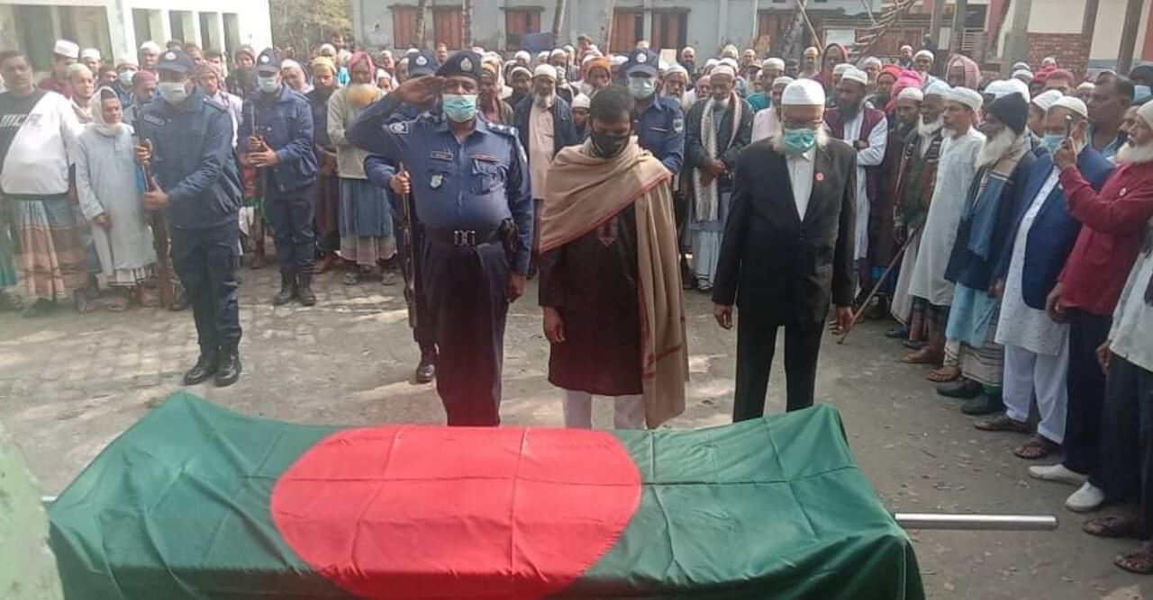 মোল্লাহাটে বীর বিক্রম শেখ হাছান উদ্দিনকে রাষ্ট্রীয় মর্যাদায় দাফন