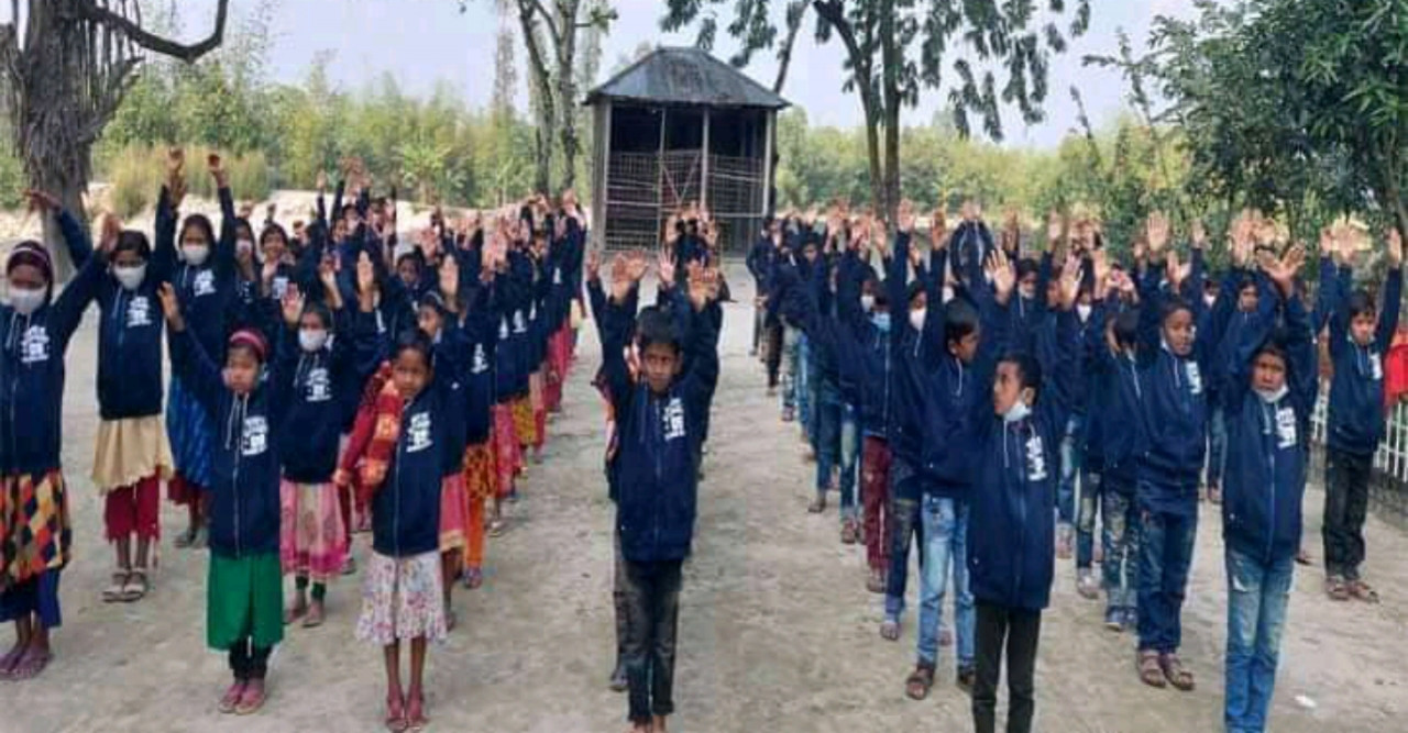 ডোমারে ‘এভারগ্রীণ ৮৯/৯১’ এর অর্থায়নে শীতবস্ত্র বিতরণ