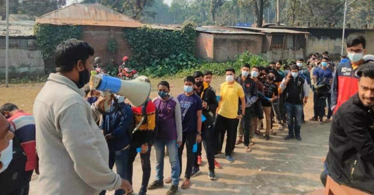 ডোমারে শিক্ষার্থীদের মাঝে ফাইজারের ২য় ডোজের টিকাদান কার্যক্রম শুরু
