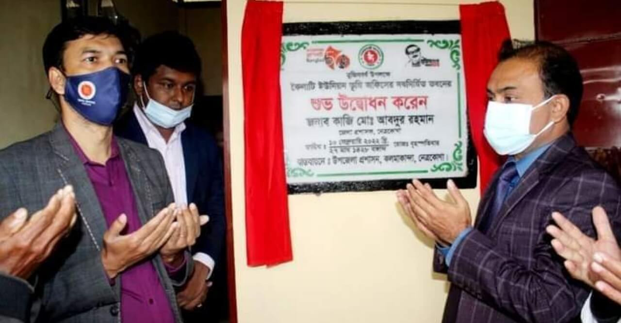 ভূমিহীন ও গৃহহীনদের জন্য আশ্রয়ণ প্রকল্পের গৃহ নির্মাণ কার্যক্রম পরিদর্শন