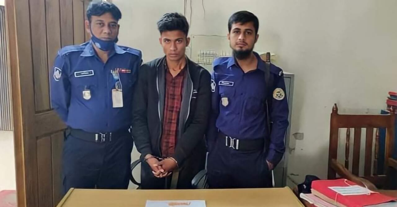 ৪৯ পিস ইয়াবাসহ মাদক বিক্রেতা আটক