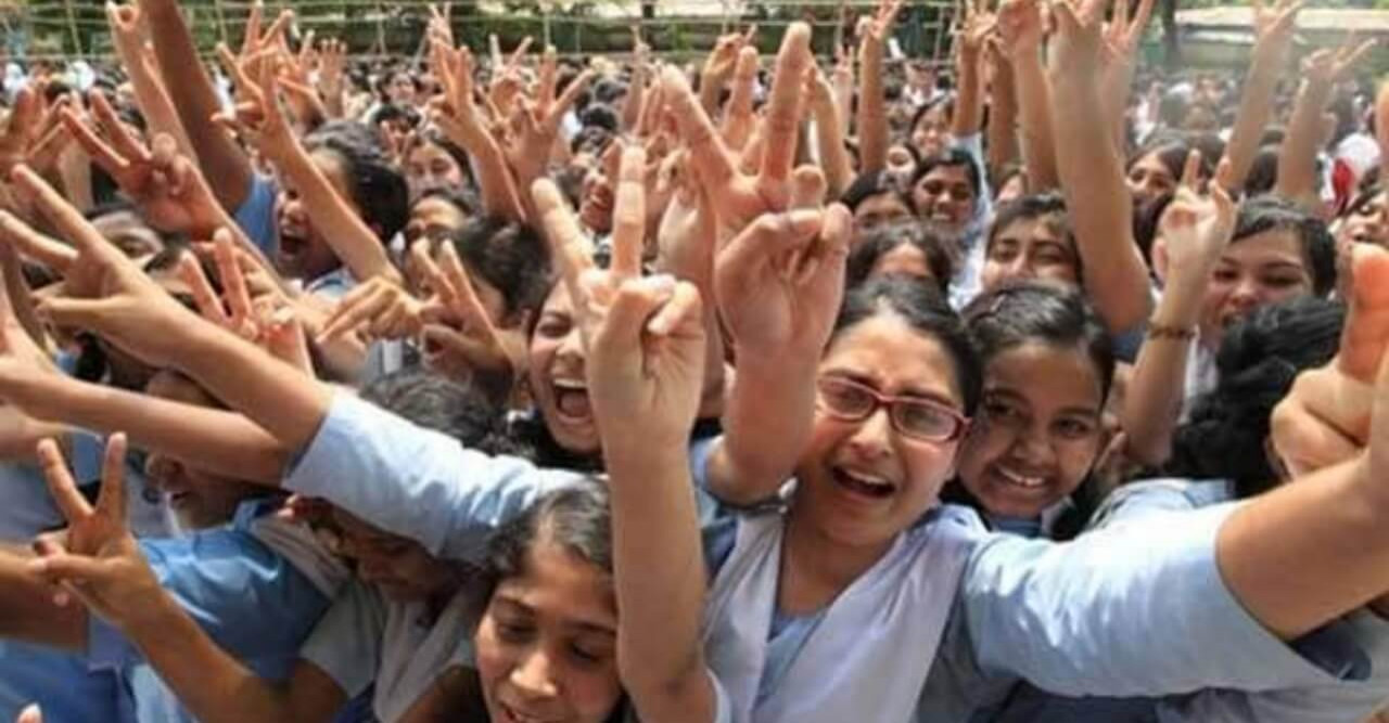 ডোমারে এইচএসসি পরীক্ষায় জিপিএ-৫ পেয়েছে ৪৭ জন