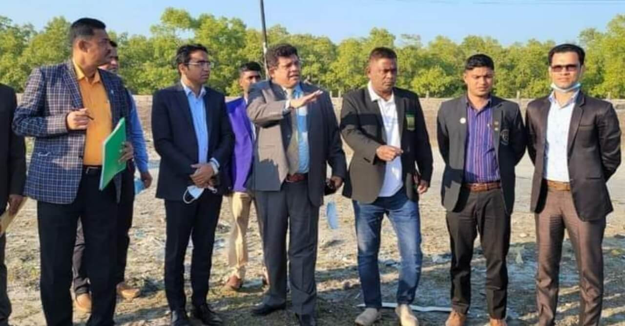মহেশখালীতে হচ্ছে আন্তর্জাতিকমানের স্টেডিয়াম; পরিদর্শনে যুব ও ক্রীড়া মন্ত্রণালয়ের সচিব