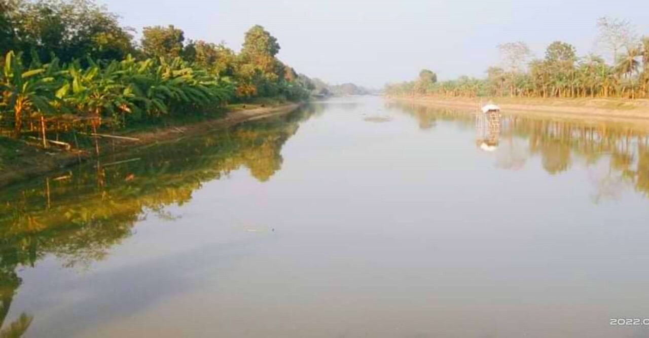 হরিণাকুণ্ডু নবগঙ্গা দখল পরিদর্শনে জেলা প্রশাসক মনিরা বেগম