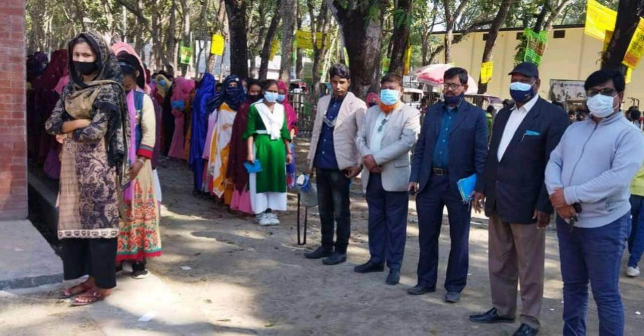 চতুর্থ দিনের মতো ডোমারে ফাইজারের ২য় ডোজের টিকাদান কার্যক্রম চলমান