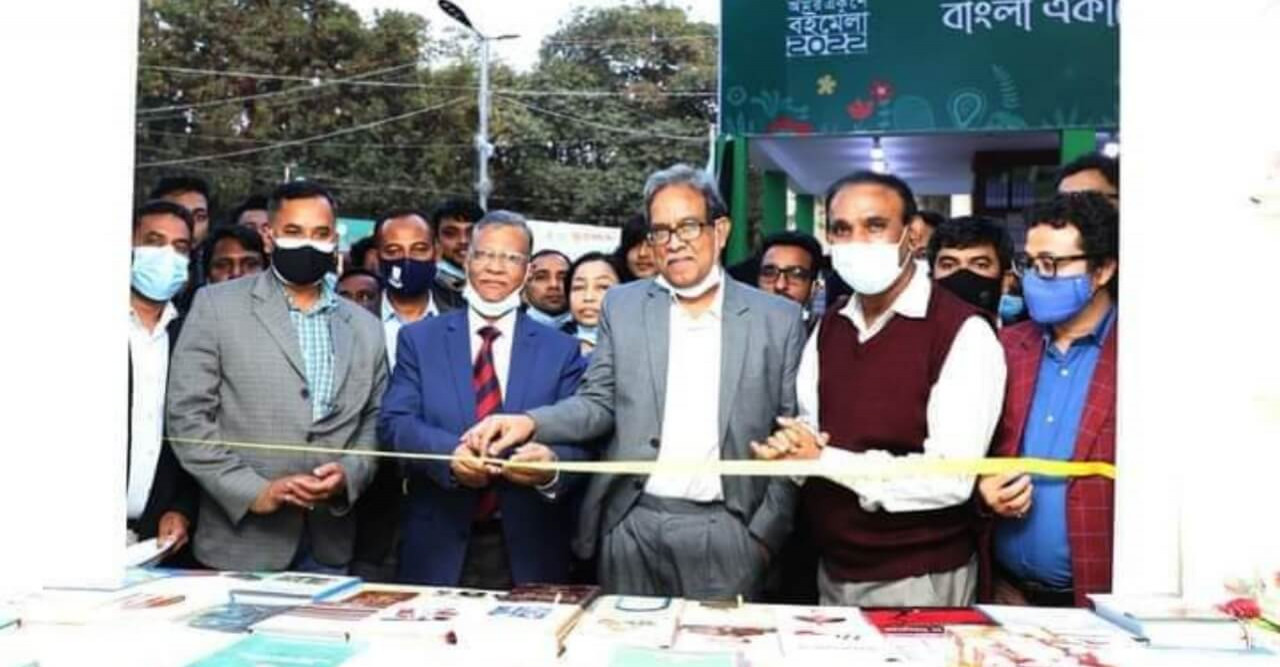 অমর একুশে বইমেলায় জগন্নাথ বিশ্ববিদ্যালয় স্টলের উদ্বোধন