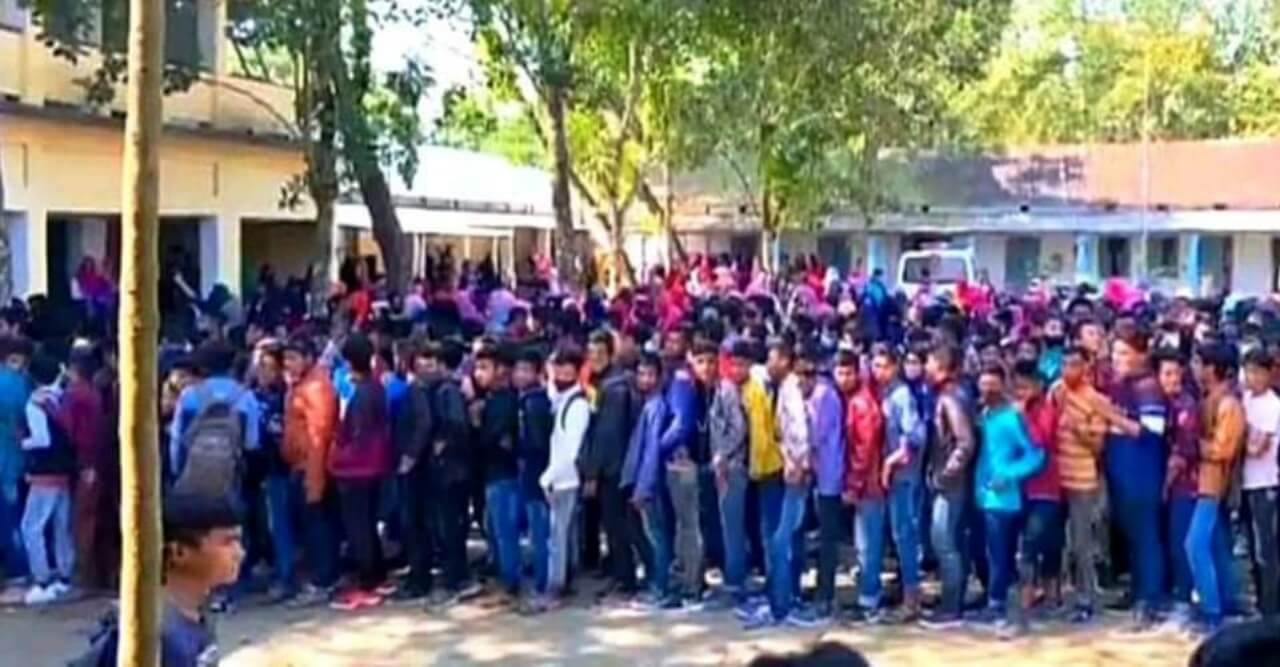 টিকা নিতে নেওয়া হচ্ছে টাকা, অভিভাবক ও ছাত্রদের মাঝে ক্ষোভের সৃষ্টি