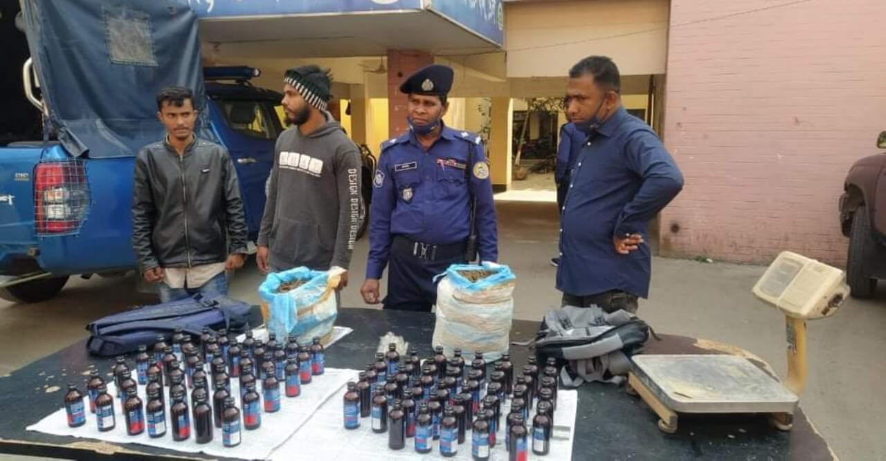 ভোলায় ২ মাদক কারবারিকে আটক করেছে পুলিশ