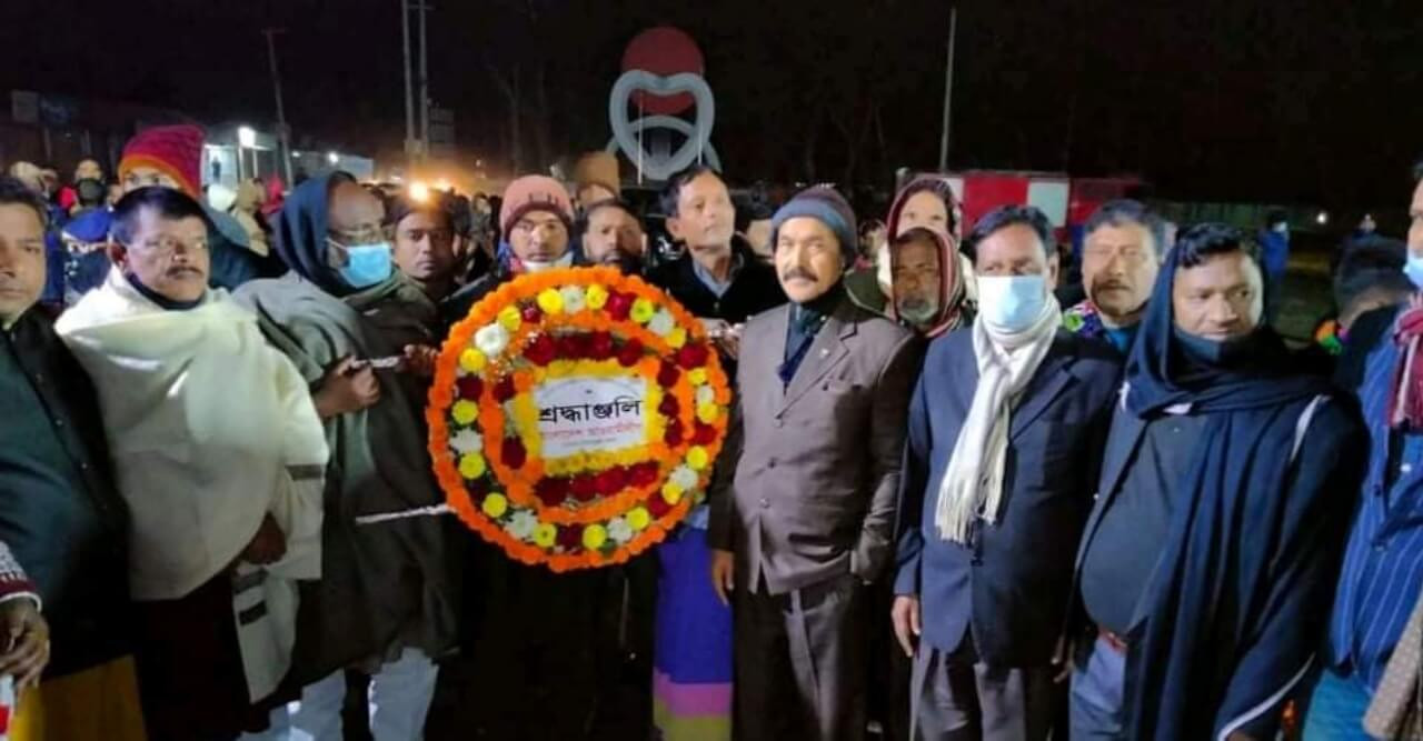ডোমারে শহীদ দিবসে আ’লীগের পুষ্পমাল্য অর্পণ
