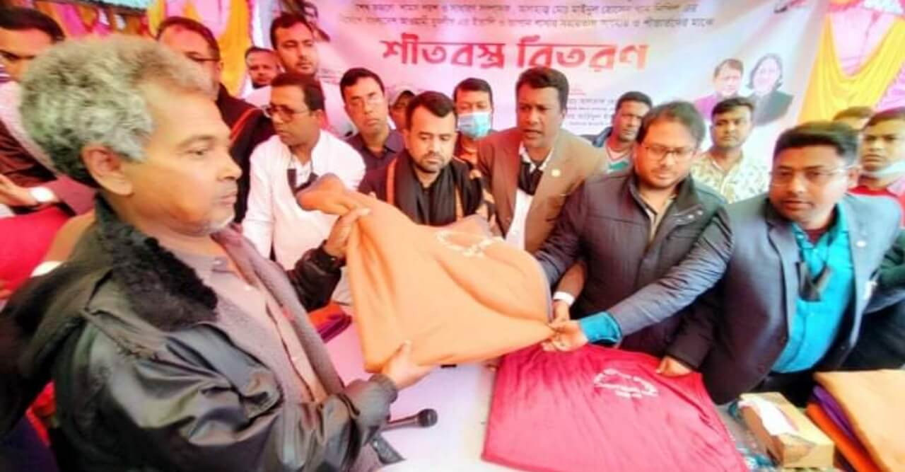 ঠাকুরগাঁওয়ে ভাষা শহীদদের স্মরণে যুবলীগের ৪'শত শীতবস্ত্র বিতরণ