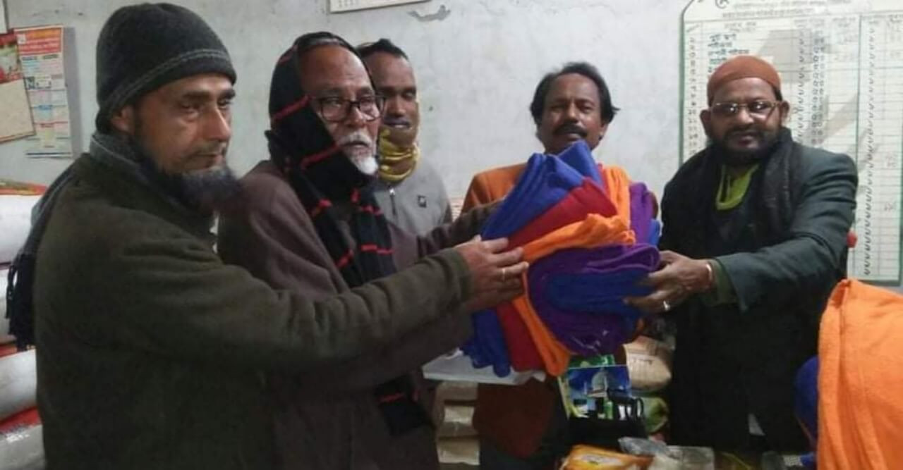 আর্ন্তজাতিক মাতৃভাষা দিবস উপলক্ষ্যে ডোমার পৌর জাতীয় পার্টির কম্বল বিতরণ
