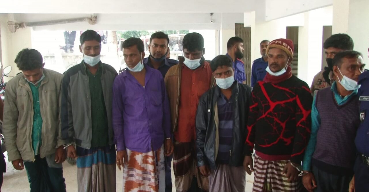 ভোলায় স্কুল শিক্ষক রাজনীতিবীদসহ ২০ জুয়াড়ি আটক