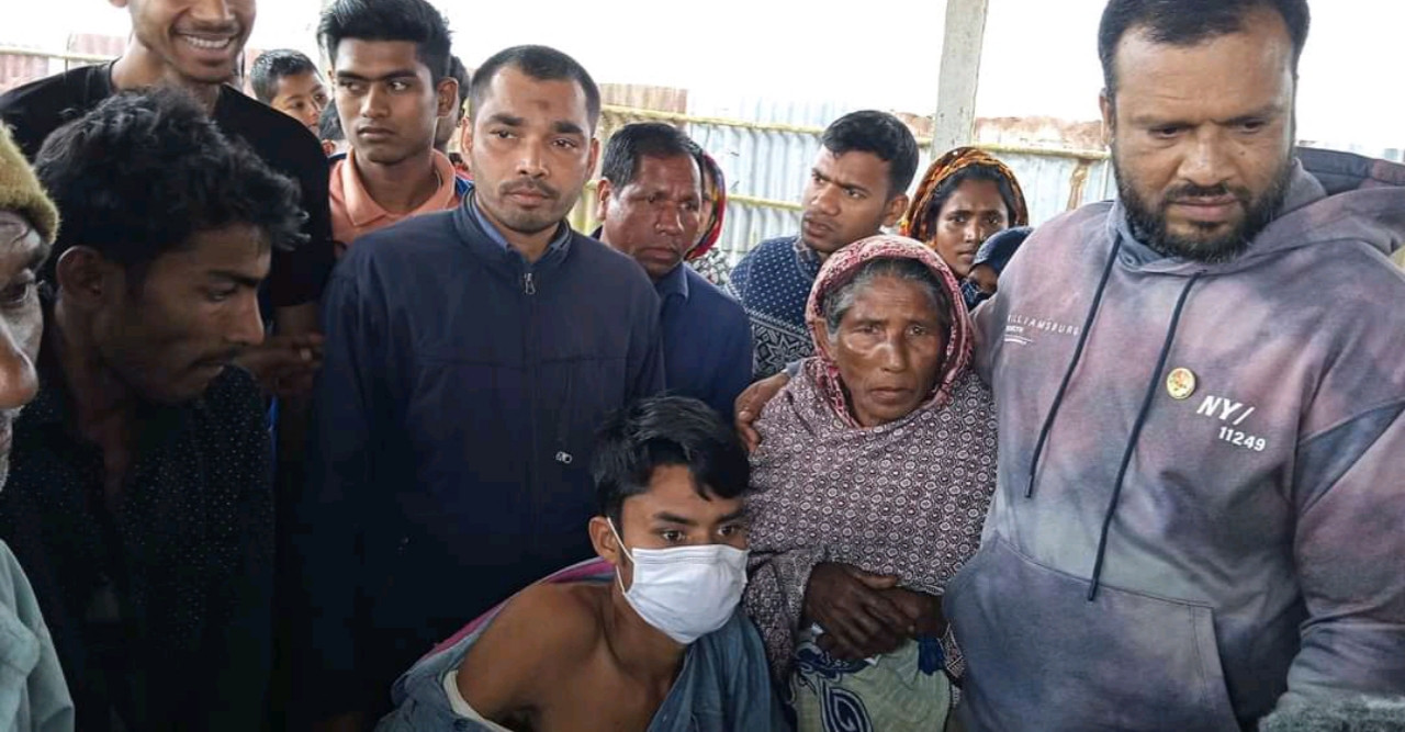 হরিণচড়ার হাটবাজারে টিকাদান কার্যক্রমের উদ্বোধন