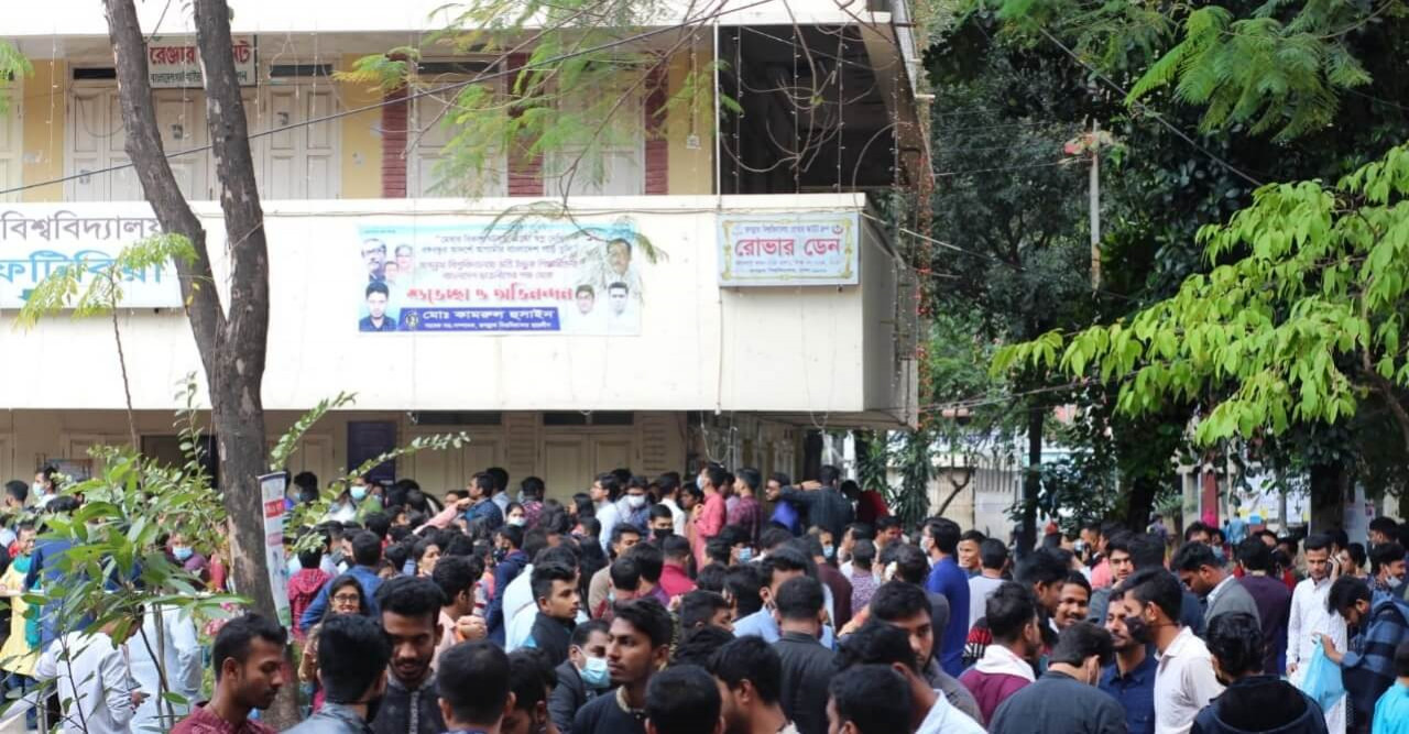 অঞ্চলভিত্তিক ছাত্রসংগঠন নিষিদ্ধ ঘোষণায় শিক্ষার্থীদের ক্ষোভ প্রকাশ