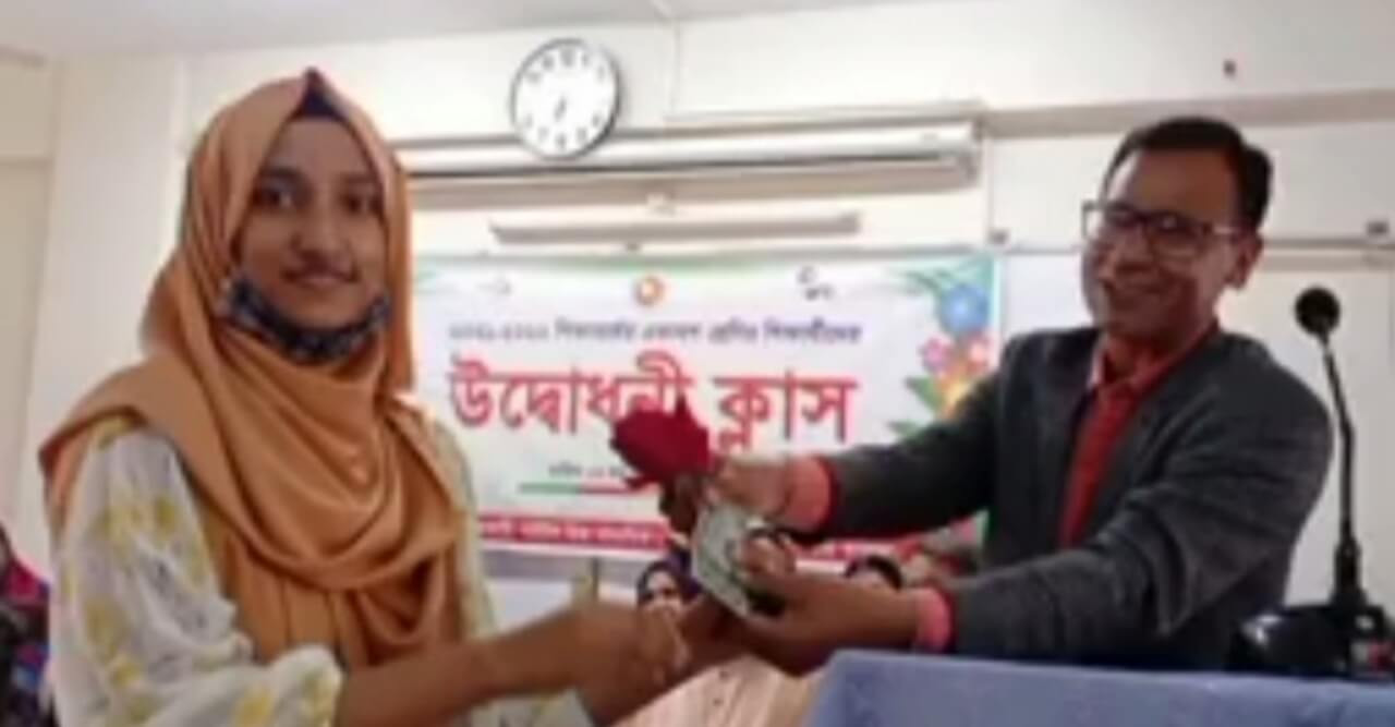 সরিষাবাড়ীতে সরকারি একাদশ শ্রেণীর শিক্ষার্থীদের উদ্বোধনী ক্লাস