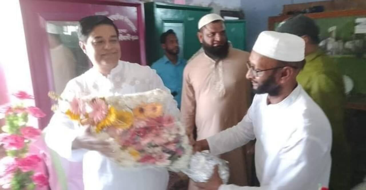 চরআইচা মাধ্যমিক বিদ্যালয়ের পক্ষ থেকে এমপি জ্যাকব'কে ফুলেল শুভেচ্ছা
