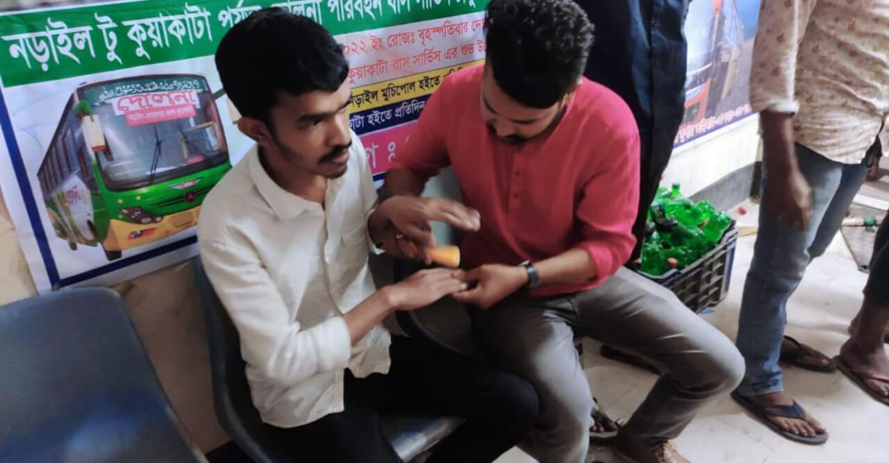 নড়াইল পৌর ছাত্রলীগের সাঃ সম্পাদকের নেতৃত্বে ঈগল কাউন্টারে হামলা