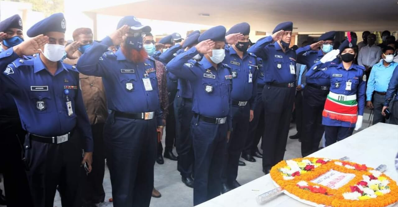 ’ঐতিহাসিক ৭ই মার্চ’ - ভোলায় বঙ্গবন্ধুর প্রতিকৃতিতে শ্রদ্ধা নিবেদন
