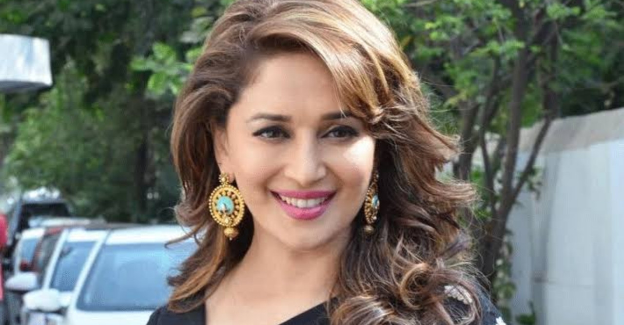 সুচিত্রা সেনের গানের ছন্দে নাচলেন মাধুরী দীক্ষিত