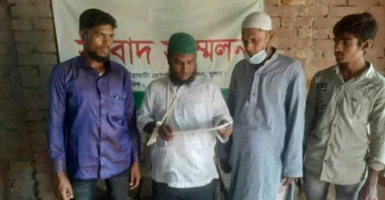 ঘের সংক্রান্ত বিরোধের জের ধরে বটিয়াঘাটা প্রেসক্লাবে সংবাদ সম্মেলন