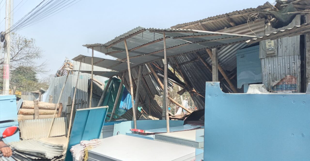সরিষাবাড়ি রেলওয়ে স্টেশন এর জমি অবৈধ ভাবে দখল করায় সরকারি অভিযান