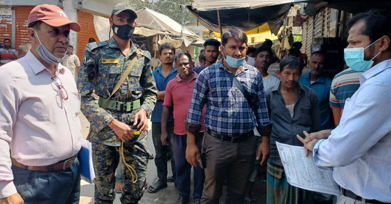 নড়াইলের কালিয়ায় তিন ব্যাবসায়ীকে ভ্রাম্যমাণ আদালতের জরিমানা