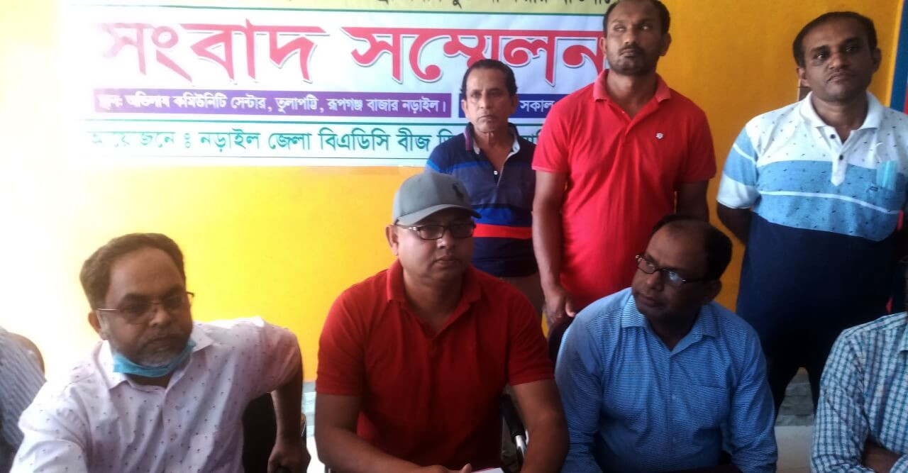 নড়াইলে বিএডিসির ডিলারদের সার ডিলার নিবন্ধনে গড়িমসি ও সার ও বীজ মনিটরিং কমিটিতে প্রতিনিধি না নেয়ার প্রতিবাদে