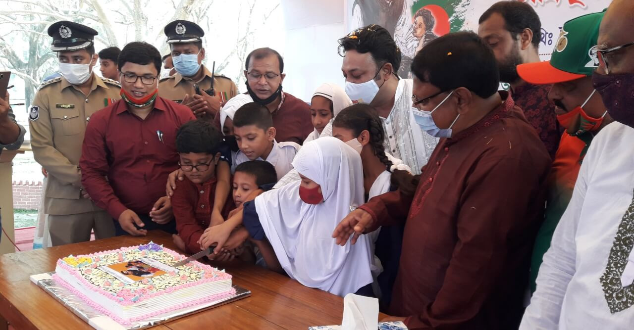 বিরামপুরে বঙ্গবন্ধুর জন্মদিনে কেক কাটলেন এম,পি শিবলী সাদিক
