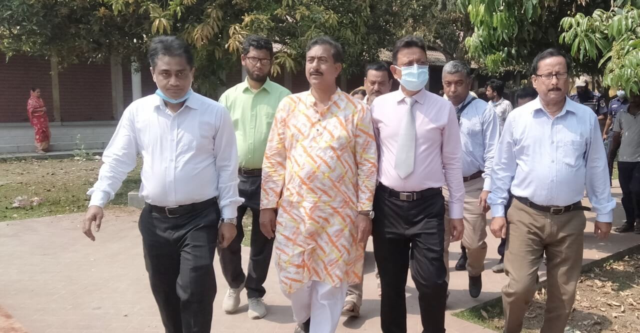 দিনাজপুরে ঐতিহাসিক কান্তজীউ মন্দির পরিদর্শনে ট্যুরিস্ট পুলিশ অতিরিক্ত আইজিপি