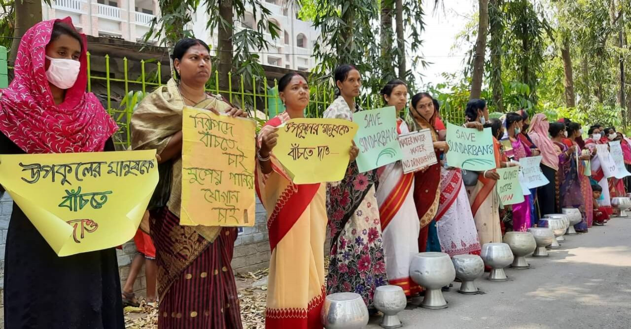 মানববন্ধনে জাতীয় বাজেটে উপকূলীয় অঞ্চলের জন্য বিশেষ বরাদ্দের দাবি