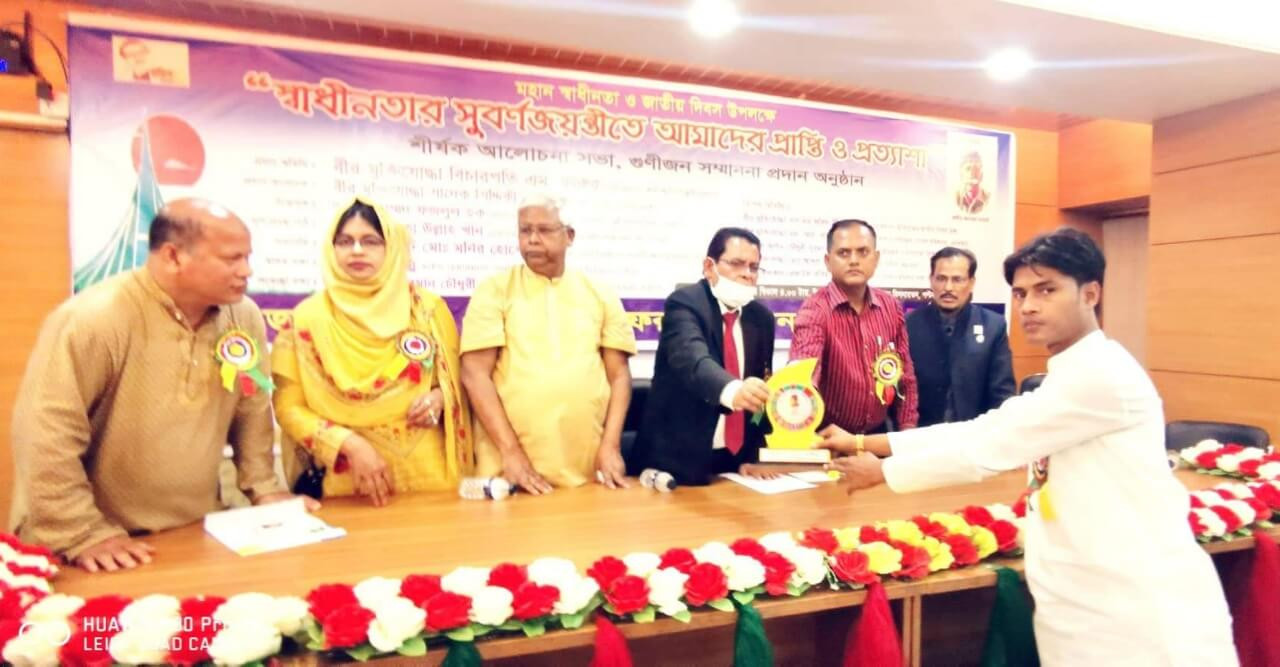বঙ্গবীর জেনারেল ওসমানী গোল্ডেন এ্যাওয়ার্ড পেলেন তারেক আজিজ