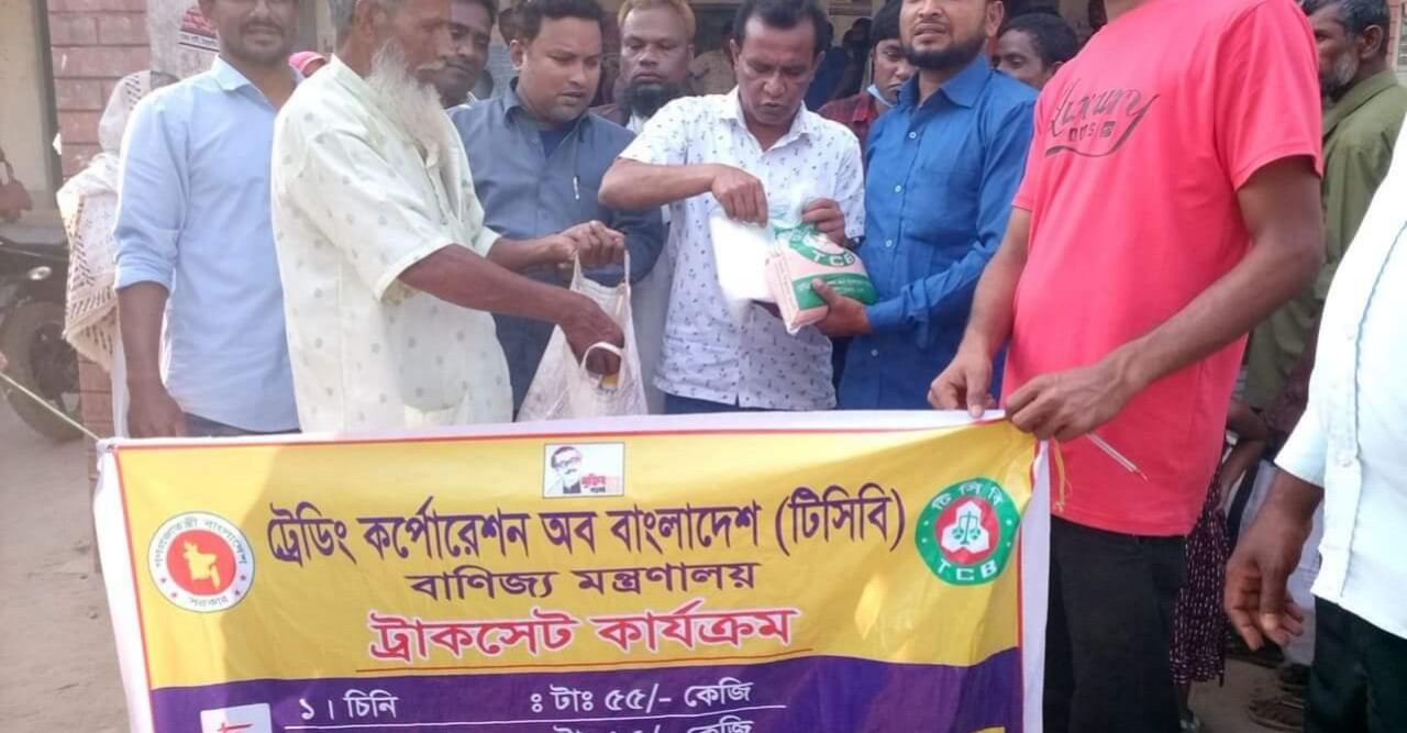 হরিপুরের ডাংগীপাড়া ইউনিয়নে ফ্যামেলী কার্ডে টিসিবি পণ্য বিক্রয়ের শুভ উদ্বোধন