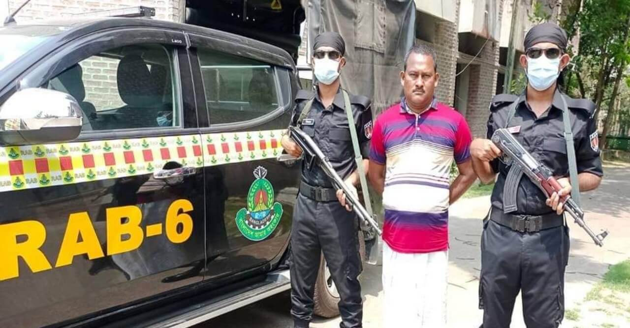 চুয়াডাঙ্গায় চোলাই মদসহ মাদক ব্যবসায়ী গ্রেফতার