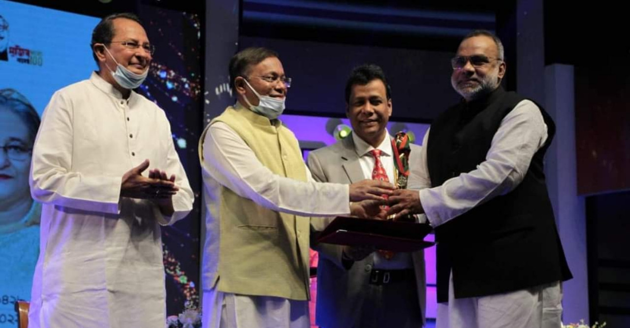 'বীর' সিনেমায় জাতীয় চলচ্চিত্র পুরস্কার পেয়েছেন মিশা সওদাগর