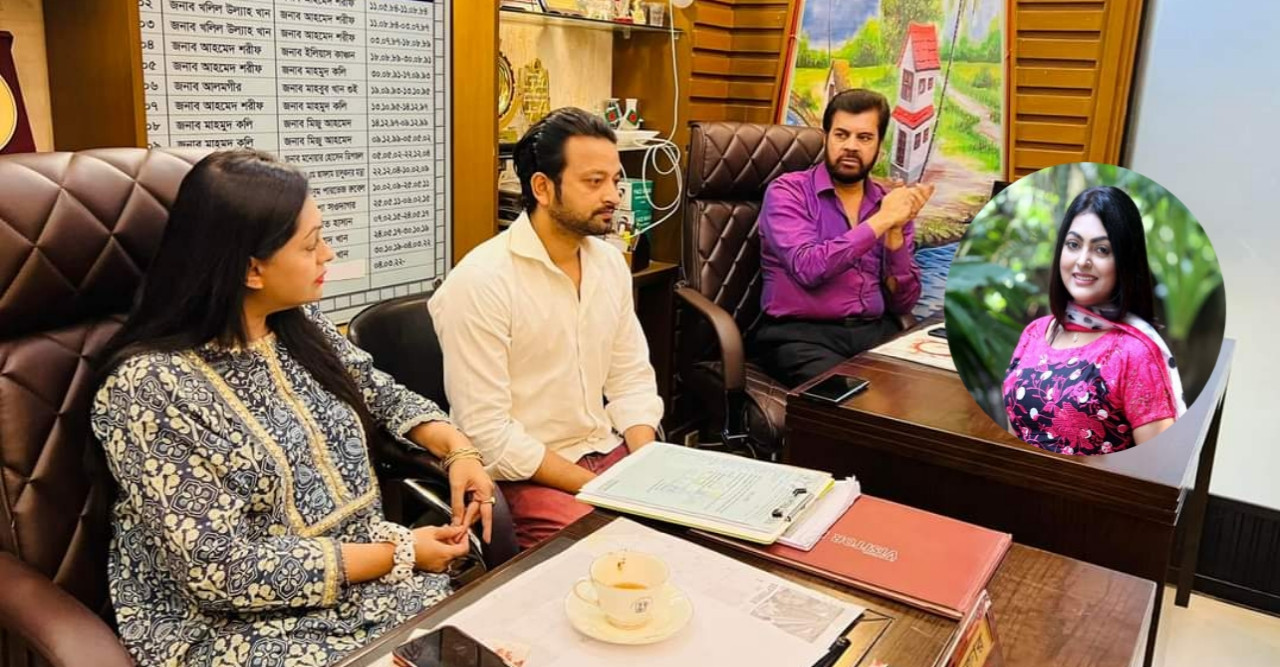 সাধারণ সম্পাদকের চেয়ারে বসে মিটিং করলেন নিপুণ